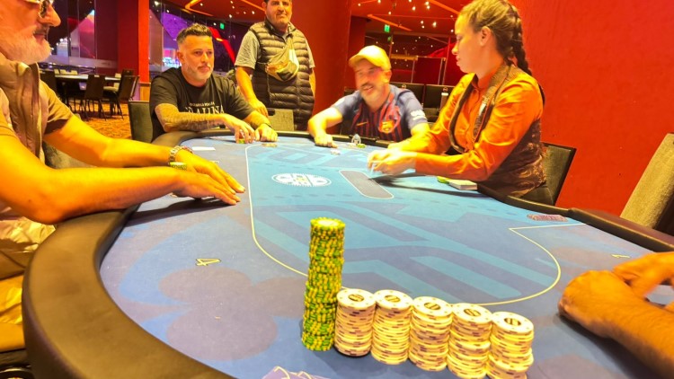 La ventaja del "chavalín" en la mesa final: tenía casi todas las fichas.