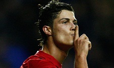Cristiano-Ronaldo-playing-008