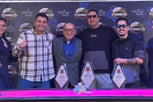 Darío González, campeón del evento junto a  Carlos Mancilla y Luis Campusano, segundo y tercer puesto del torneo.