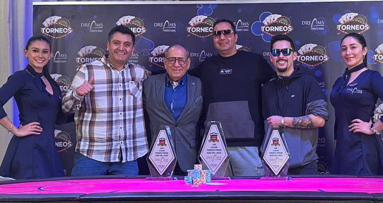 Darío González, campeón del evento junto a Carlos Mancilla y Luis Campusano, segundo y tercer puesto del torneo.